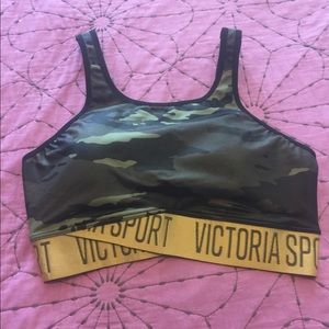 Victoria’s Secret camouflaged sports bra - M